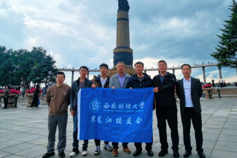 在培养模式上实现从人机协作到价值引领